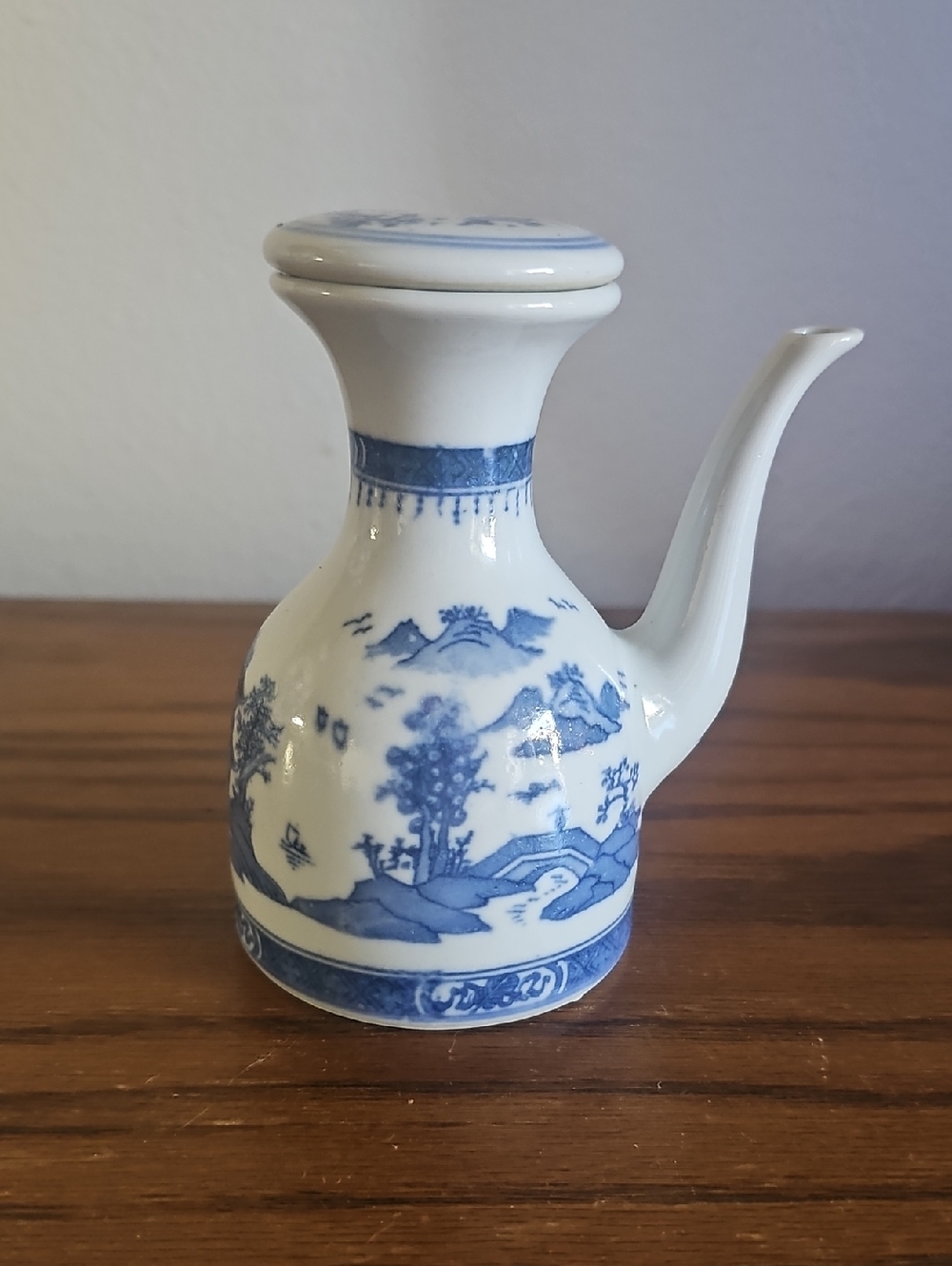 Made In China Blue and White Decorative Ewer Tote 4